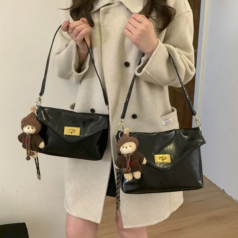 Retro Soft Leather Lazy Wind Messenger Bag Large Capacity Tote Handbag High Sense Shoulder Armpit Bag Commuter Women's Bag 2026
Retro Soft Leather Lazy Wind Messenger Bag Large Capacity Tote Handbag High Sense Shoulder Armpit Bag Commuter Women's Bag 2026