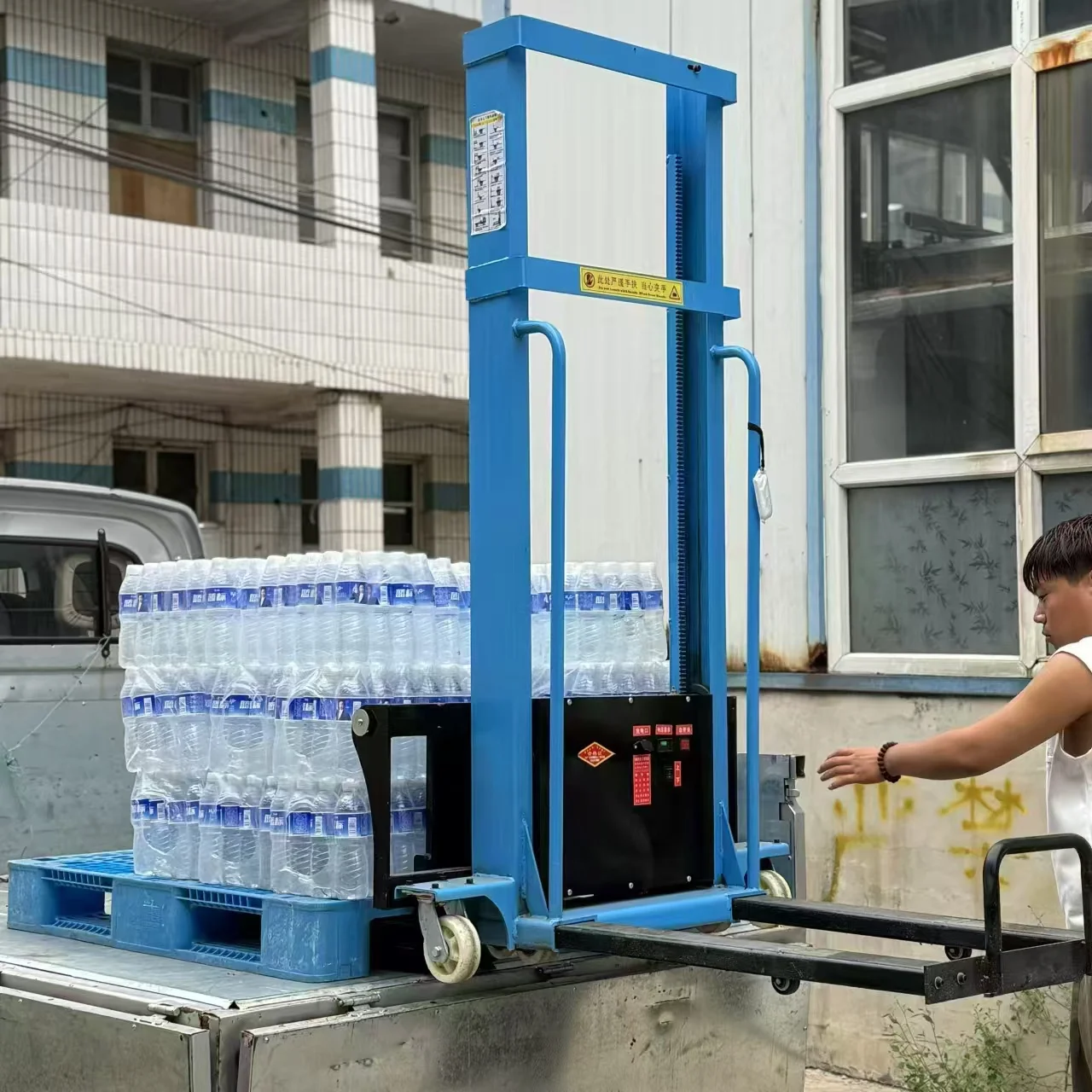 1T Full-Electric Portable Pallet Stacker Ladder Truck Mounted Forklift Self-Loading Electric Forklift for Factory Price
1T Full-Electric Portable Pallet Stacker Ladder Truck Mounted Forklift Self-Loading Electric Forklift for Factory Price