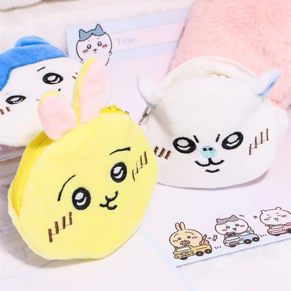 Chiikawa Usagi плюшевый кошелек с героями мультфильмов Hachiware студенческая многофункциональная сумка для хранения Kawayii рюкзак украшения аксессуары подарки
Chiikawa Usagi плюшевый кошелек с героями мультфильмов Hachiware студенческая многофункциональная сумка для хранения Kawayii рюкзак украшения аксессуары подарки