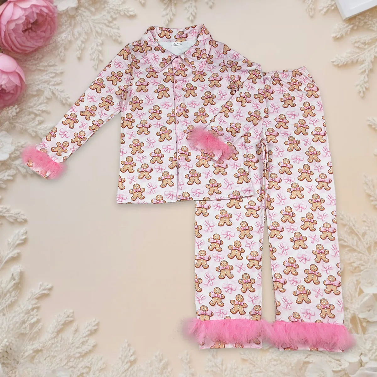 Hot Sale Loungewear Adult Women Pajamas Sets Christmas Fur Bows Gingerbread Long Sleeve Button Down Tops Pants Sleepwear Outfit
Hot Sale Loungewear Adult Women Pajamas Sets Christmas Fur Bows Gingerbread Long Sleeve Button Down Tops Pants Sleepwear Outfit