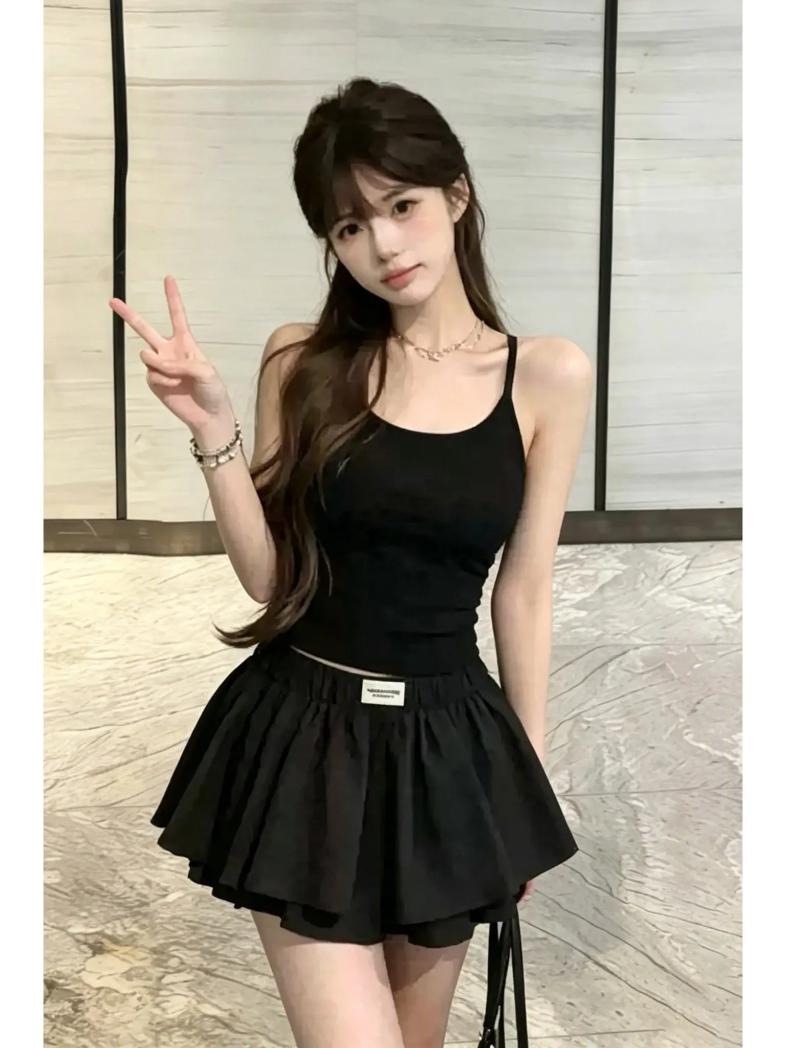 American Style Spicy Girl Slim Fit U-Neck Strap Vest Women Summer Versatile Elastic Waist Slimming Puffy Short Skirt Cool Set
American Style Spicy Girl Slim Fit U-Neck Strap Vest Women Summer Versatile Elastic Waist Slimming Puffy Short Skirt Cool Set