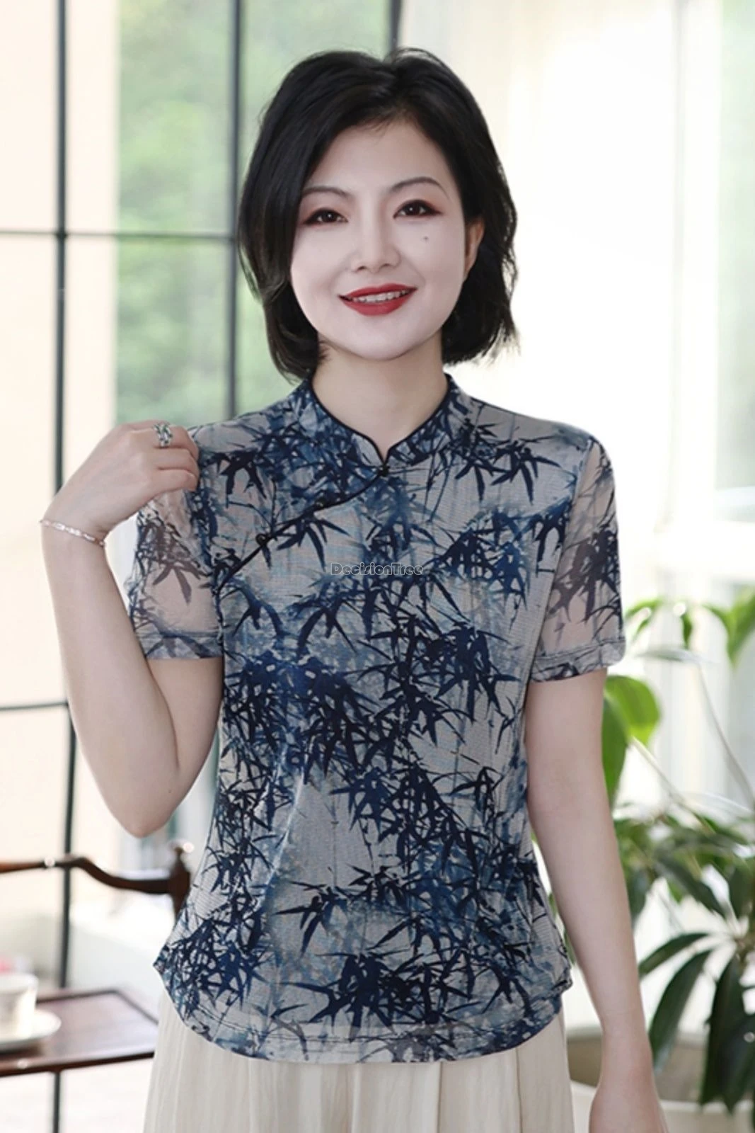2025 new chinese style improved lace short sleeve cheongsam top women summer stand collar printed fashion elegant tang suit top
2025 new chinese style improved lace short sleeve cheongsam top women summer stand collar printed fashion elegant tang suit top