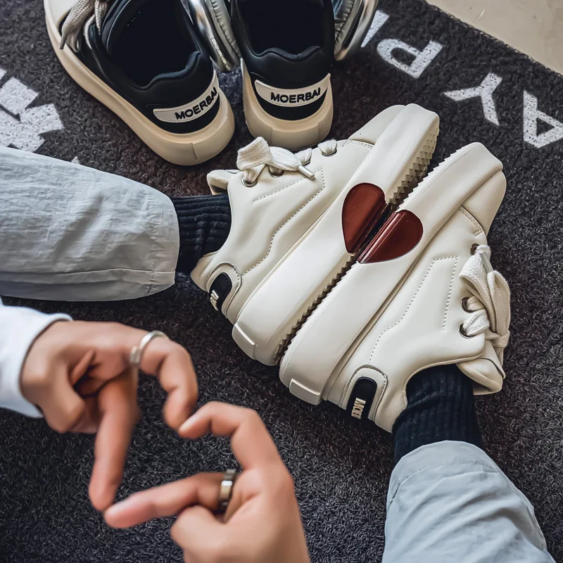 Пара Love Board Shoes Высококачественная противоскользящая повседневная обувь с толстой подошвой Мужские универсальные модные белые туфли с низким верхом и ремешком Кроссовки
Пара Love Board Shoes Высококачественная противоскользящая повседневная обувь с толстой подошвой Мужские универсальные модные белые туфли с низким верхом и ремешком Кроссовки