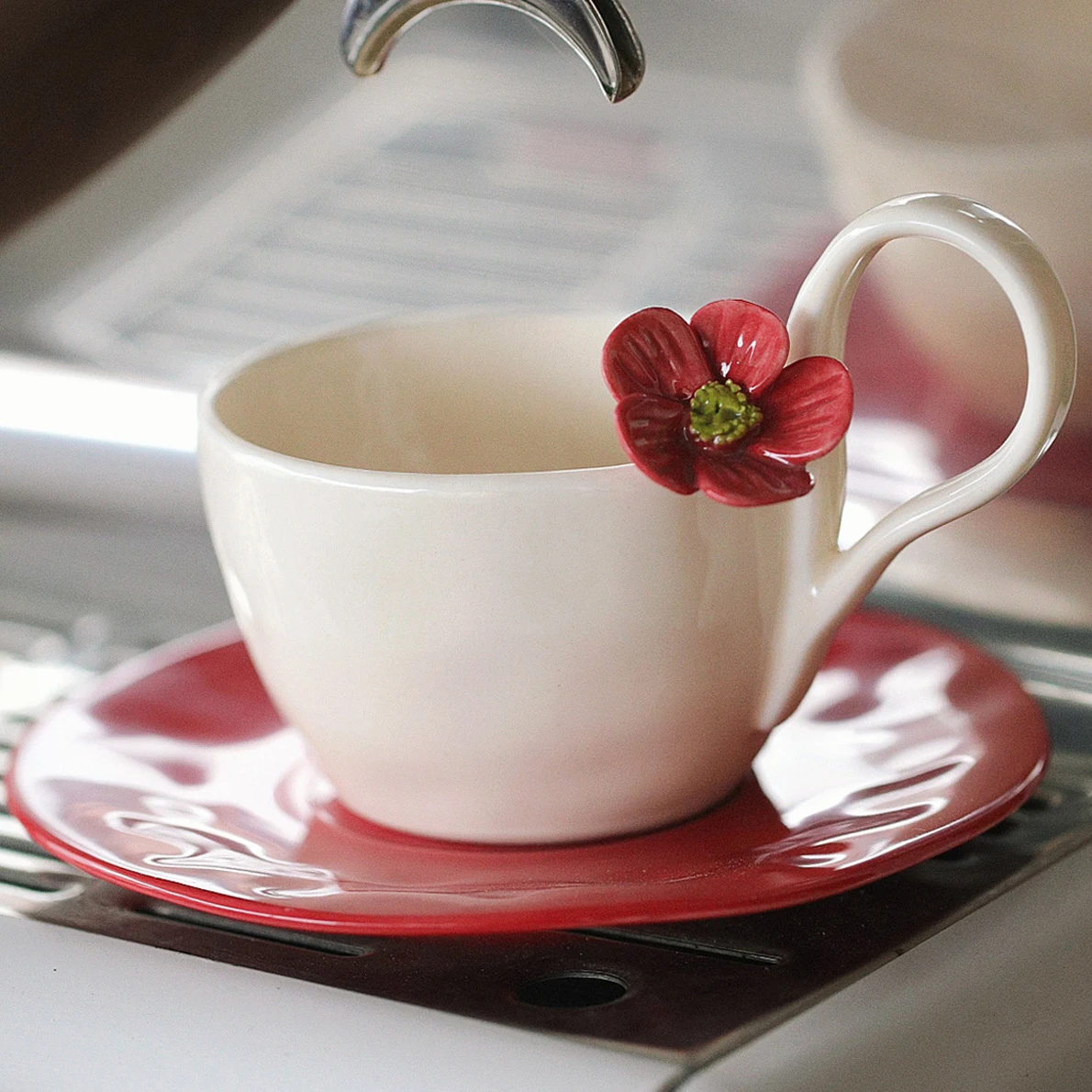 New Girlish Heart Korean Style High Temperature Resistance Ceramic Cup and Plate Set Embossed Floral Coffee Cup With Handle Cute
New Girlish Heart Korean Style High Temperature Resistance Ceramic Cup and Plate Set Embossed Floral Coffee Cup With Handle Cute
