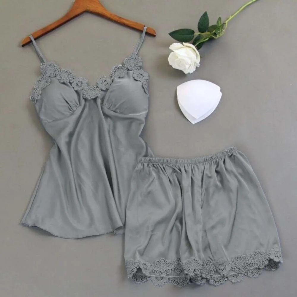 Sweet Ice Silk Lace Pajamas Suit V-Neck Sleeveless Sling Shorts Nightwear with Pad Loose Two Piece Sleepwear Sets Girl
Sweet Ice Silk Lace Pajamas Suit V-Neck Sleeveless Sling Shorts Nightwear with Pad Loose Two Piece Sleepwear Sets Girl