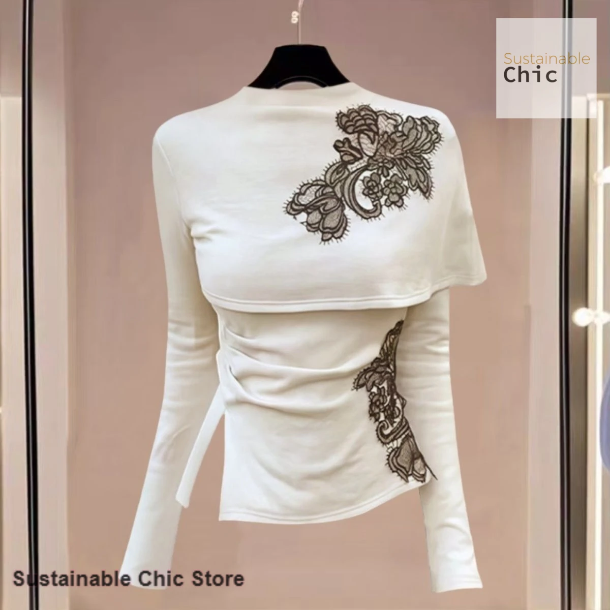 Korean version of fake two pieces of high-quality lace stitching cloak long-sleeved top women's spring and autumn fashion top
Korean version of fake two pieces of high-quality lace stitching cloak long-sleeved top women's spring and autumn fashion top