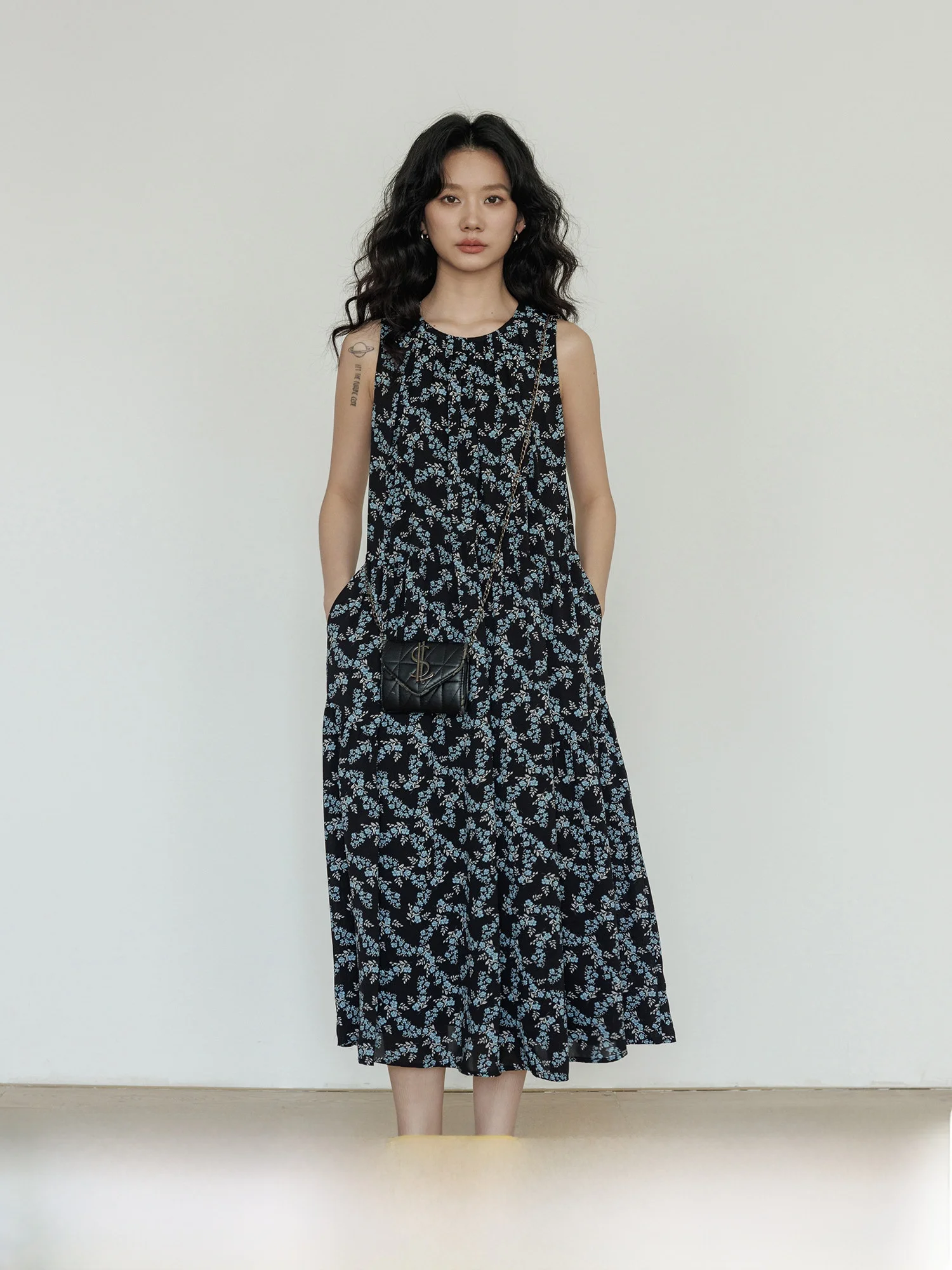 Summer Floral round Neck Sleeveless Vest Dress Women's A-Line Skirt 2026 New Lazy Vacation Long Dress Casual Style Loose Wais...
Summer Floral round Neck Sleeveless Vest Dress Women's A-Line Skirt 2026 New Lazy Vacation Long Dress Casual Style Loose Wais...