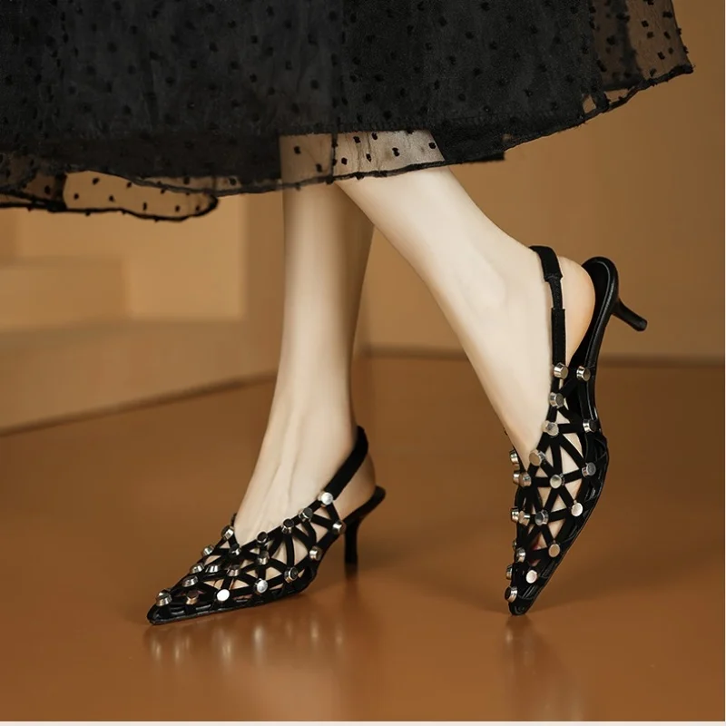 2025 Summer New Metal Riveted Hollow Sandals for Women Genuine Leather Black Fashion 5Cm High Heels Pointed Toe Shoes for Lady
2025 Summer New Metal Riveted Hollow Sandals for Women Genuine Leather Black Fashion 5Cm High Heels Pointed Toe Shoes for Lady