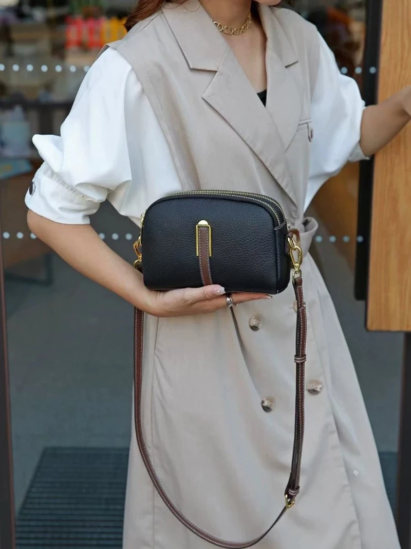 Women's crossbody phone bag, 2026 new stylish small bag, niche design, genuine leather square bag, casual crossbody bag.
Women's crossbody phone bag, 2026 new stylish small bag, niche design, genuine leather square bag, casual crossbody bag.