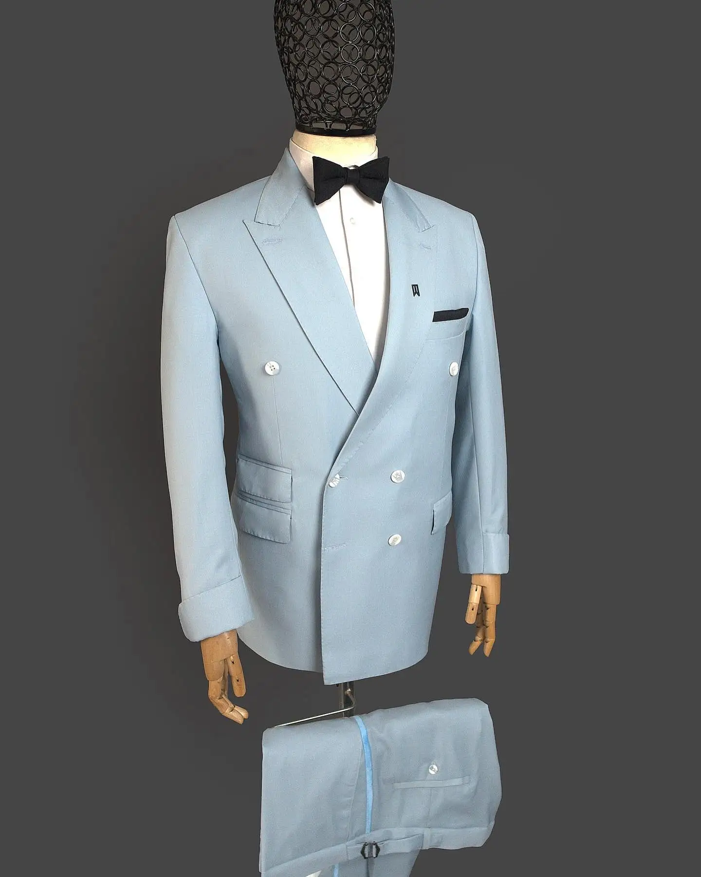Light Blue Men Suits Set 2 Pieces Blazer+Pants Trousers Wedding Tuxedos Jacket Formal Office Double Breasted Male Coat
Light Blue Men Suits Set 2 Pieces Blazer+Pants Trousers Wedding Tuxedos Jacket Formal Office Double Breasted Male Coat