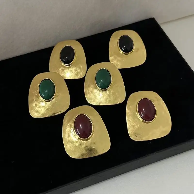 French Vintage Metal Earrings for Women Hammered Resin Gemstone Simple Luxury Ear Jewelry Daily Commute Accessory
French Vintage Metal Earrings for Women Hammered Resin Gemstone Simple Luxury Ear Jewelry Daily Commute Accessory