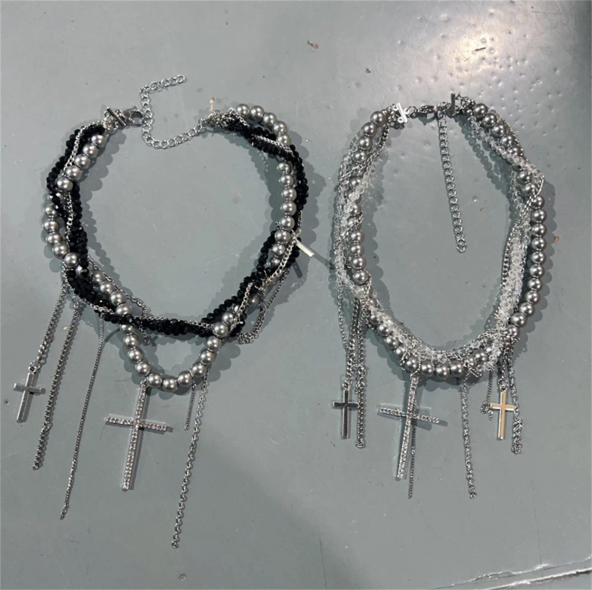 Layered Cross Pendant Choker Necklace for Women Punk Style Beaded Chain Statement Gothic Jewelry Adjustable Fashion Accessory
Layered Cross Pendant Choker Necklace for Women Punk Style Beaded Chain Statement Gothic Jewelry Adjustable Fashion Accessory