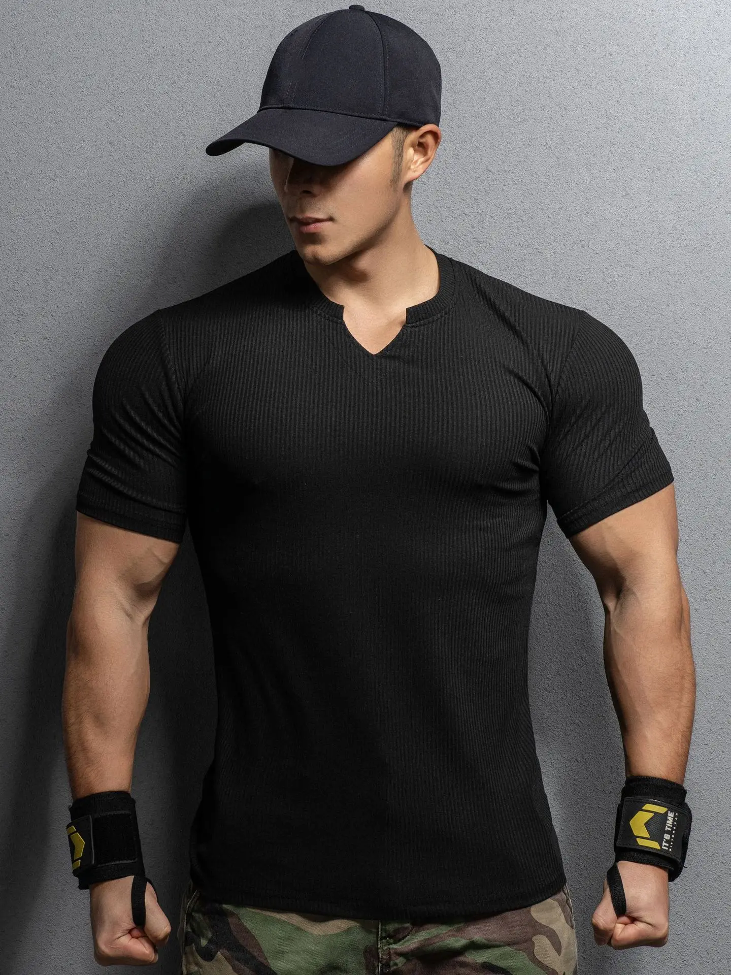 2025 Mens Clothing New Fashion V neck Short Sleeve T Shirt Men Slim Fit T-shirt Men Stripe Casual Summer Gym Fitness Tee shirt
2025 Mens Clothing New Fashion V neck Short Sleeve T Shirt Men Slim Fit T-shirt Men Stripe Casual Summer Gym Fitness Tee shirt