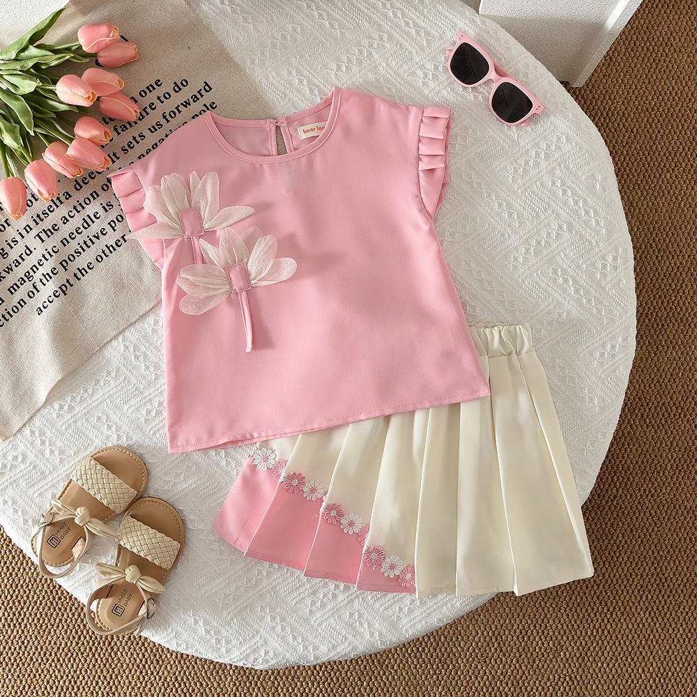 Корейский стиль: розовый комплект для девочек на лето – топ без рукавов с цветочным декором + плиссированная юбка в стиле колор-блок для детей
Корейский стиль: розовый комплект для девочек на лето – топ без рукавов с цветочным декором + плиссированная юбка в стиле колор-блок для детей