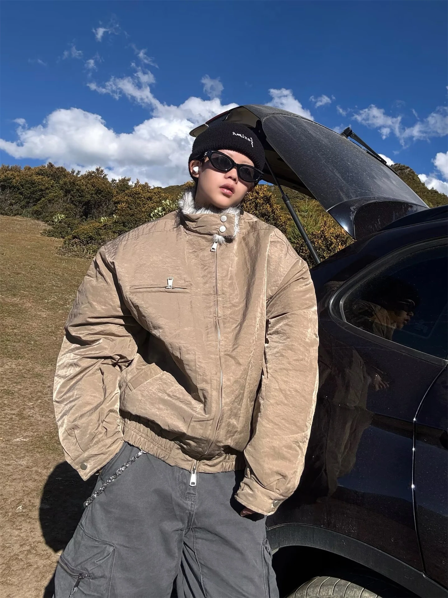 Мужская зимняя куртка в американском ретро-стиле из хлопка, свободного кроя, с воротником-стойкой, теплая, с меховым воротником, нейтральный стиль, хлопковая куртка
Мужская зимняя куртка в американском ретро-стиле из хлопка, свободного кроя, с воротником-стойкой, теплая, с меховым воротником, нейтральный стиль, хлопковая куртка