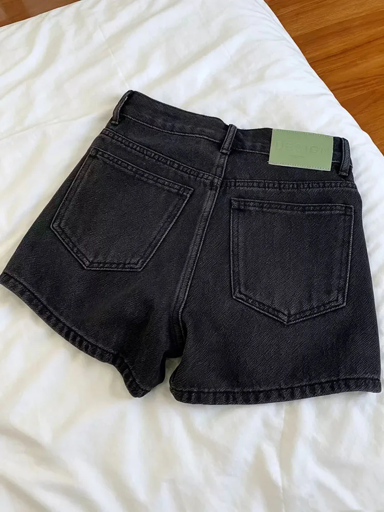 Women's Black Gray High Waist Denim Shorts 2026 Summer Retro Trend Slit Design A-Line Hot Pants New Loose Casual Jean Shorts
Women's Black Gray High Waist Denim Shorts 2026 Summer Retro Trend Slit Design A-Line Hot Pants New Loose Casual Jean Shorts