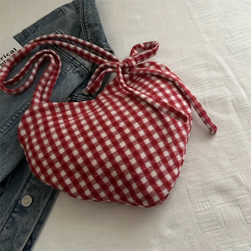The New Heart-Shaped Shoulder Bag Is Stylish And Versatile, Featuring a Bow Decoration, Perfect As a Small Handbag
The New Heart-Shaped Shoulder Bag Is Stylish And Versatile, Featuring a Bow Decoration, Perfect As a Small Handbag