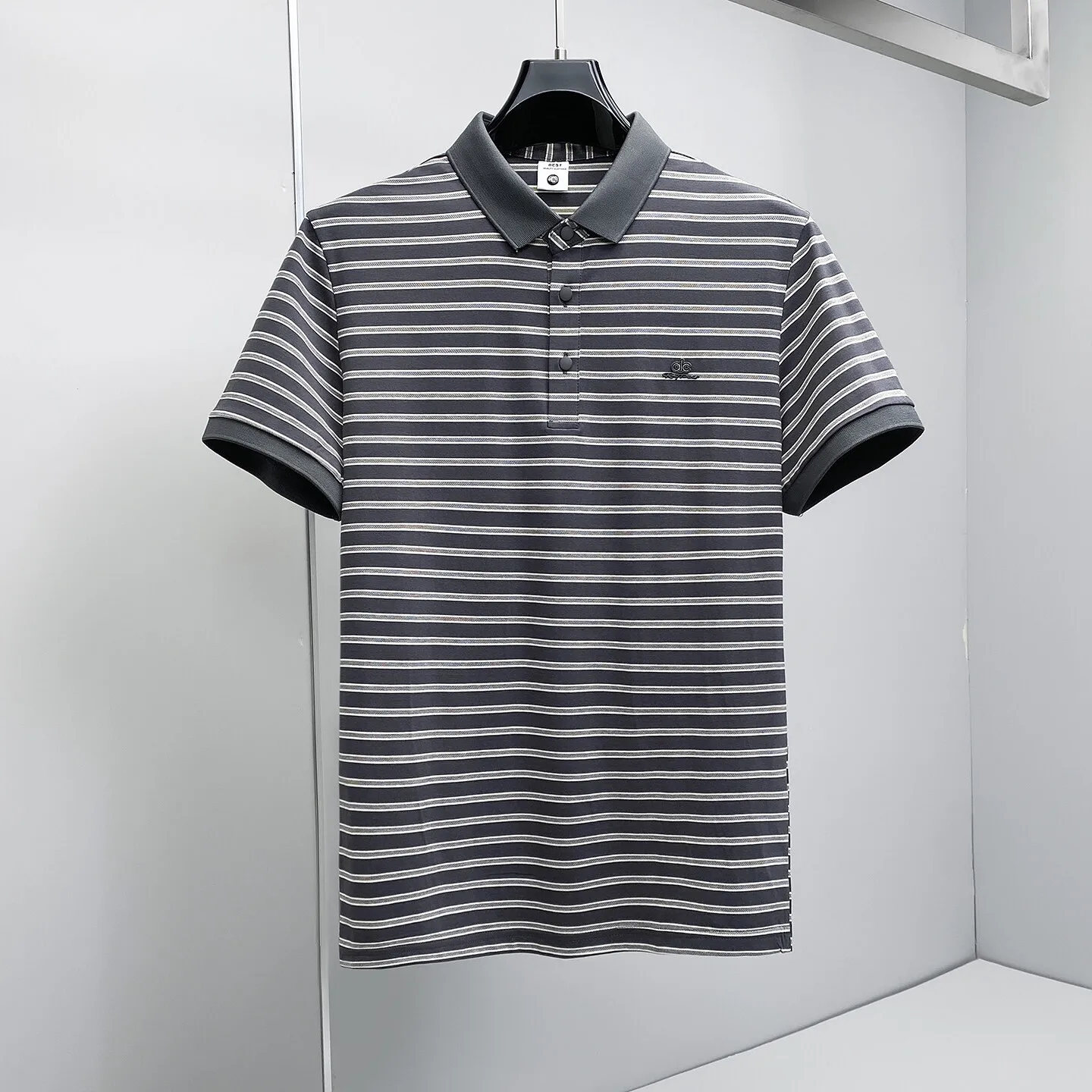 Slim Fit ort Sve irt Striped Design Turn-down Collar f Sve Breathable Sweat-ng Summer New Arrival Men'...
Slim Fit ort Sve irt Striped Design Turn-down Collar f Sve Breathable Sweat-ng Summer New Arrival Men'...