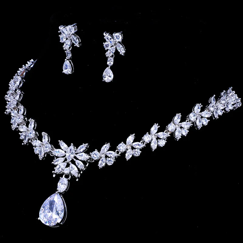 Luxurious Geometric Water Drop CZ Bridal Set, Full Paved Zircon Jewelry with Independent Packaging for Wedding Use
Luxurious Geometric Water Drop CZ Bridal Set, Full Paved Zircon Jewelry with Independent Packaging for Wedding Use