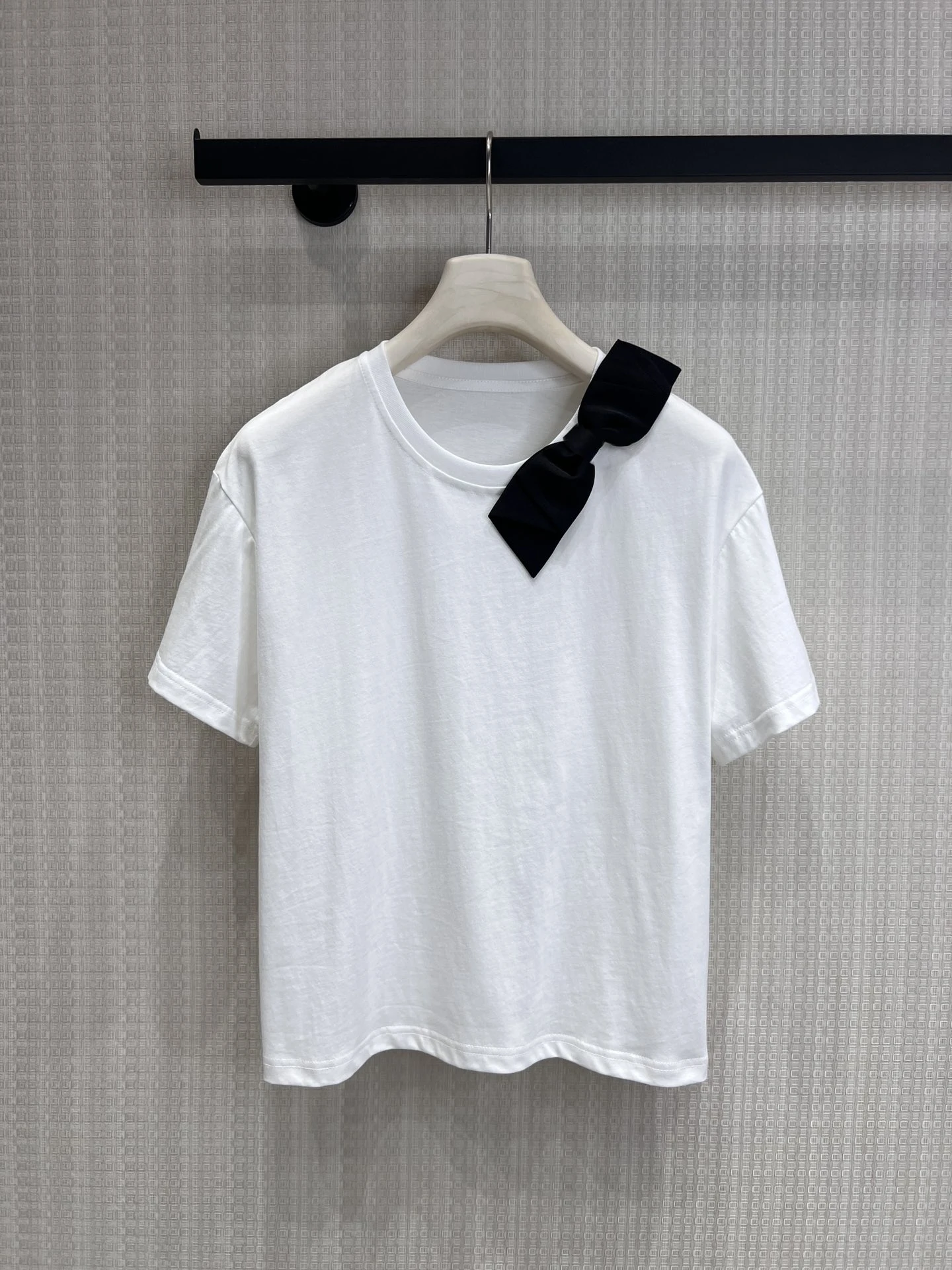 High Quality Women's Fashionable round Neck Short Sleeve T-Shirt with Knot Decoration Commute Style Cotton Top
High Quality Women's Fashionable round Neck Short Sleeve T-Shirt with Knot Decoration Commute Style Cotton Top