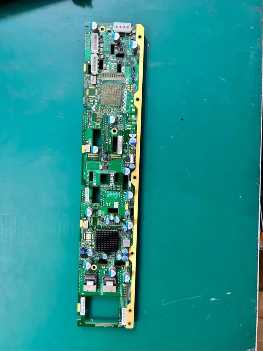 Объединительная плата Supermicro с 12 слотами для жесткого диска, оригинальные аксессуары для сервера в разобранном виде bpn-sas2-826el1
Объединительная плата Supermicro с 12 слотами для жесткого диска, оригинальные аксессуары для сервера в разобранном виде bpn-sas2-826el1