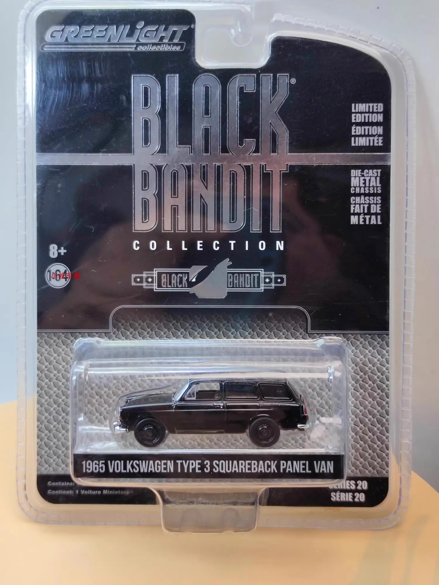 1:64 1965 Volkswagen Тип 3 квадратная панель фургон литой металлический сплав Модель автомобиля игрушки для коллекции подарков
1:64 1965 Volkswagen Тип 3 квадратная панель фургон литой металлический сплав Модель автомобиля игрушки для коллекции подарков