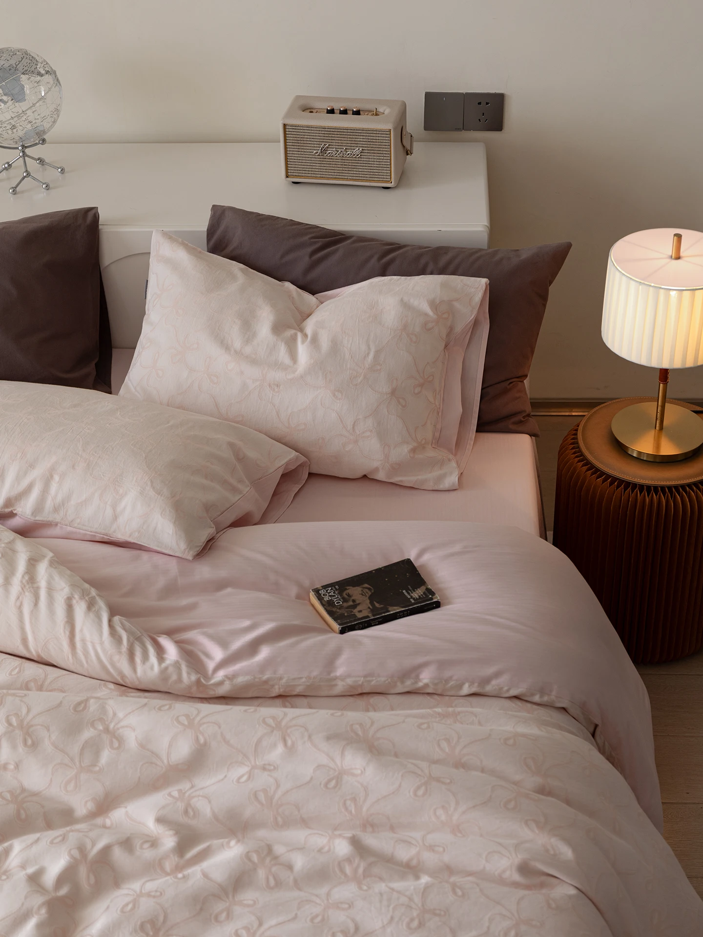 2026 New Pure Cotton 60 Thread Count Washed Bedding Set Floral Embroidery 4-Piece Bedding Set for Girls Heartwarming Design
2026 New Pure Cotton 60 Thread Count Washed Bedding Set Floral Embroidery 4-Piece Bedding Set for Girls Heartwarming Design
