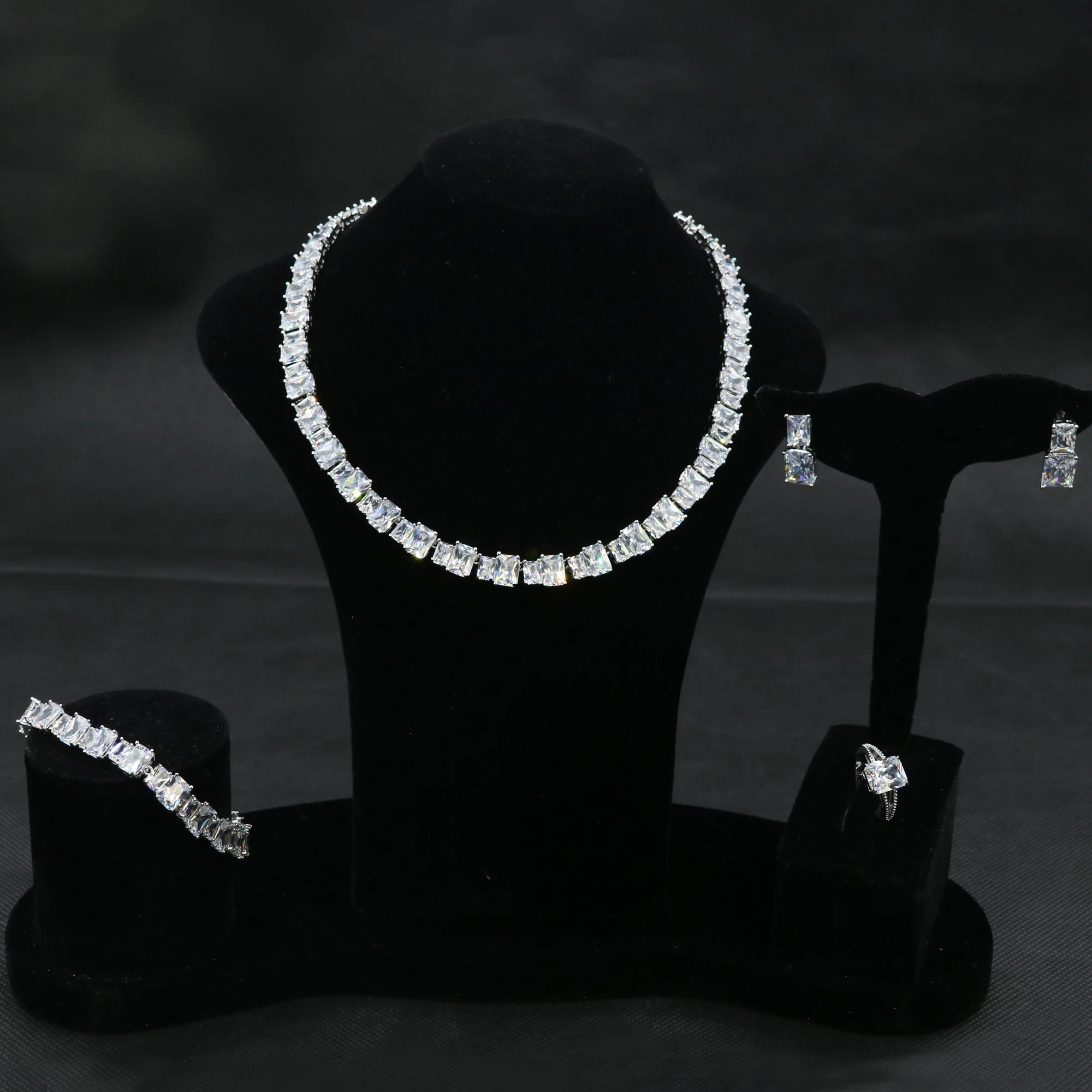 5 pieces/set of new light luxury versatile collarbone chain necklace jewelry set suitable for women's daily and date accessories
5 pieces/set of new light luxury versatile collarbone chain necklace jewelry set suitable for women's daily and date accessories