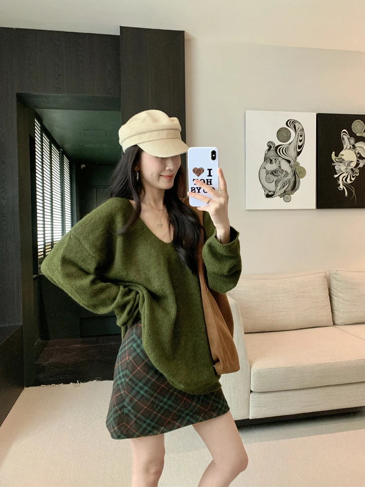 Ladies' V-ne Knitwear Soft Cozy Long Sve Loose Fit Autumn New Sle Retro Design Sense Long Sve Knitted Sweater
Ladies' V-ne Knitwear Soft Cozy Long Sve Loose Fit Autumn New Sle Retro Design Sense Long Sve Knitted Sweater