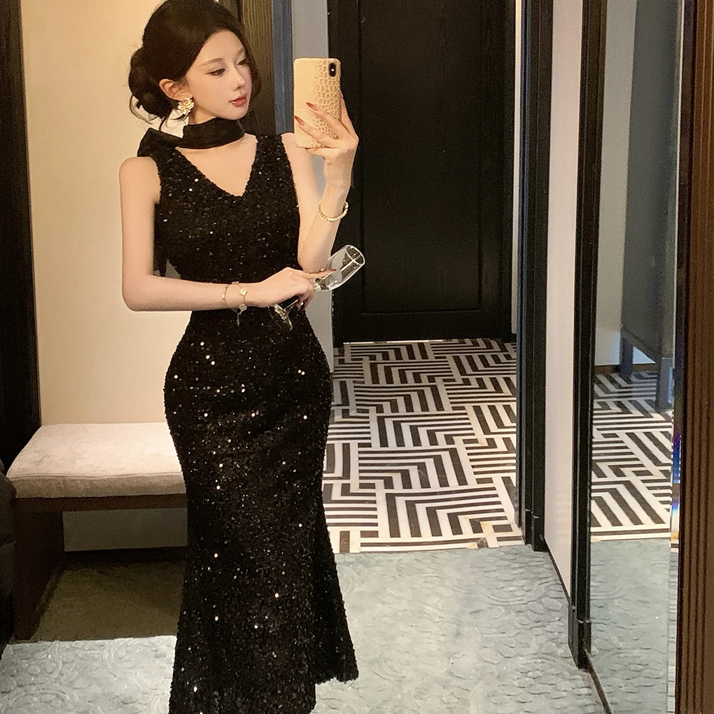 Elegant V-Neck Sequin Strap Dress Women's Spring Atmosphere Luxury Waist-Cinching Long Skirt Sweet High Waist Polyester...
Elegant V-Neck Sequin Strap Dress Women's Spring Atmosphere Luxury Waist-Cinching Long Skirt Sweet High Waist Polyester...