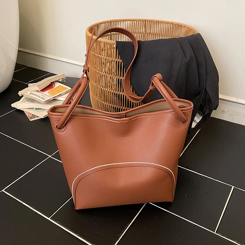 Famous Designer Leather Messenger Bag, Women's Crossbody Bag For Travel, Popular Classic Tote Bag Fashion Item
Famous Designer Leather Messenger Bag, Women's Crossbody Bag For Travel, Popular Classic Tote Bag Fashion Item