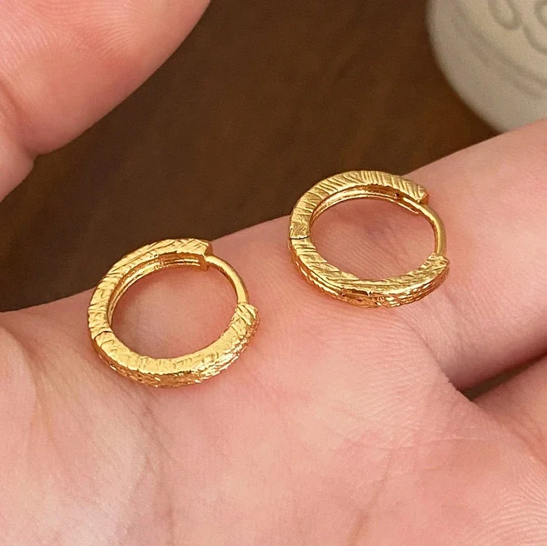 Real 925 Sterling Silver 18K Gold Minimalist Folded Round Hoop Earrings for Women Vintage Fine Jewelry Geometric Accessories
Real 925 Sterling Silver 18K Gold Minimalist Folded Round Hoop Earrings for Women Vintage Fine Jewelry Geometric Accessories