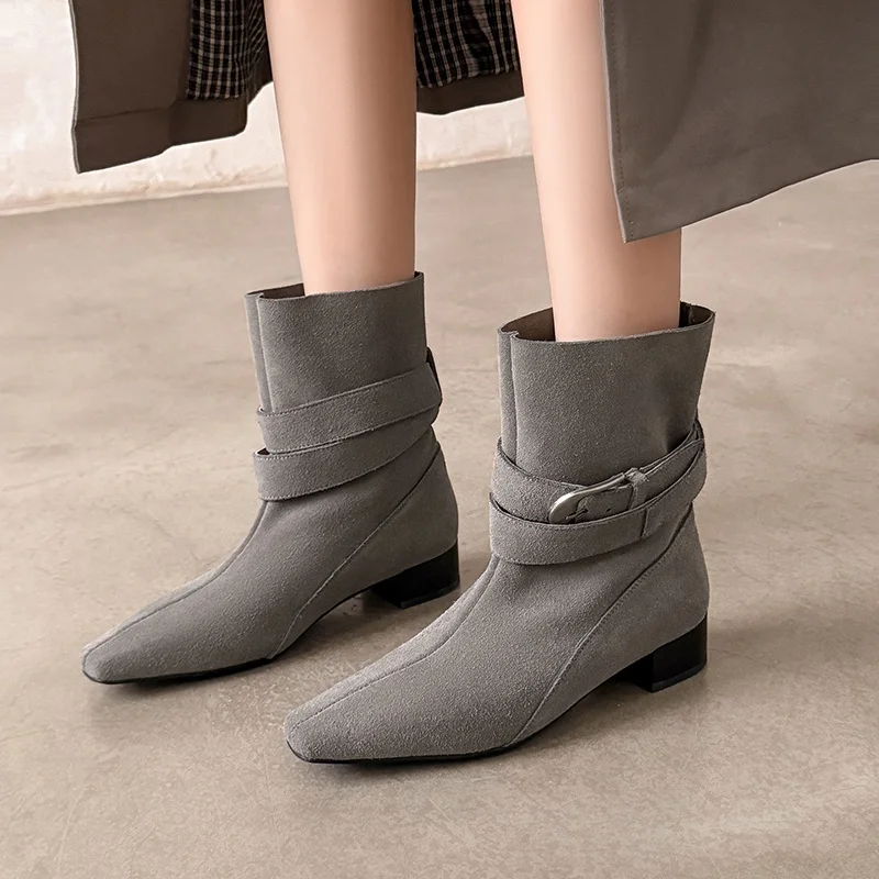 Cow Suede Med Heels Modern Western Boots Warm Winter Autumn Shoes Retro Belt Buckle Fashion Brand Women Ankle Boots Size 34-40
Cow Suede Med Heels Modern Western Boots Warm Winter Autumn Shoes Retro Belt Buckle Fashion Brand Women Ankle Boots Size 34-40