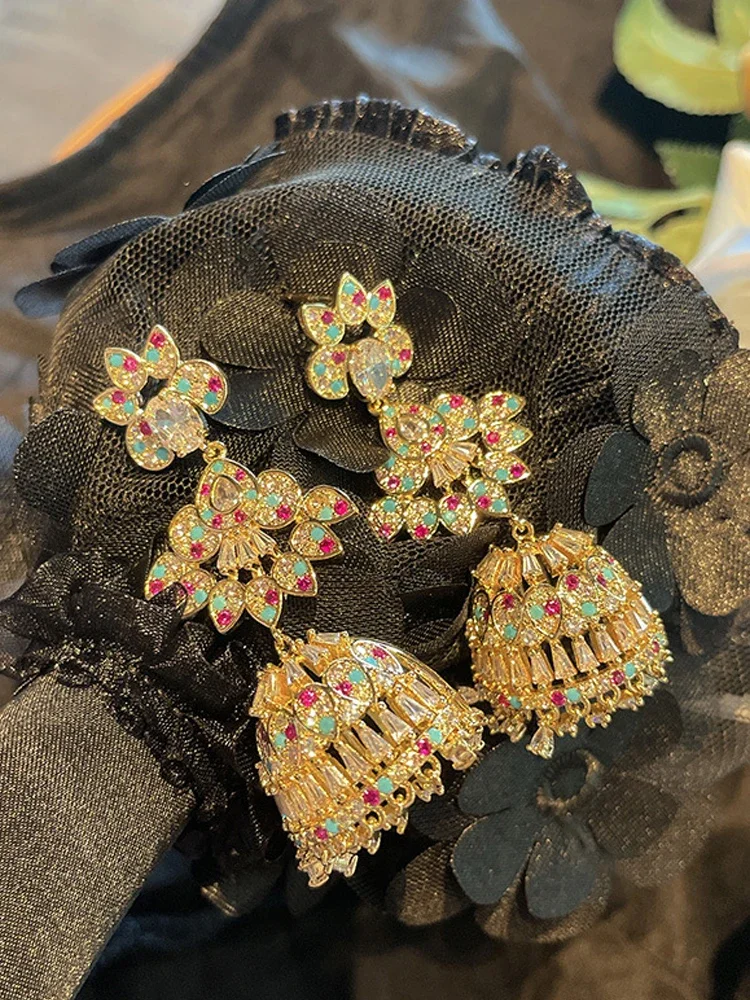 Luxury Wind Chimes Bell Earrings Inset Color Cubic Zirconia Drop Earrings Exaggerated Personality Jhumka Jhumki Indian Jewelry
Luxury Wind Chimes Bell Earrings Inset Color Cubic Zirconia Drop Earrings Exaggerated Personality Jhumka Jhumki Indian Jewelry