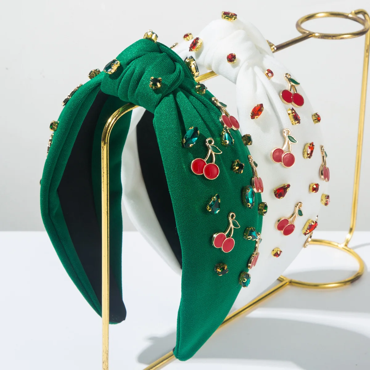 Knot setting zircon fruit creative cherry alloy drip oil accessories fresh and fashionable headband
Knot setting zircon fruit creative cherry alloy drip oil accessories fresh and fashionable headband