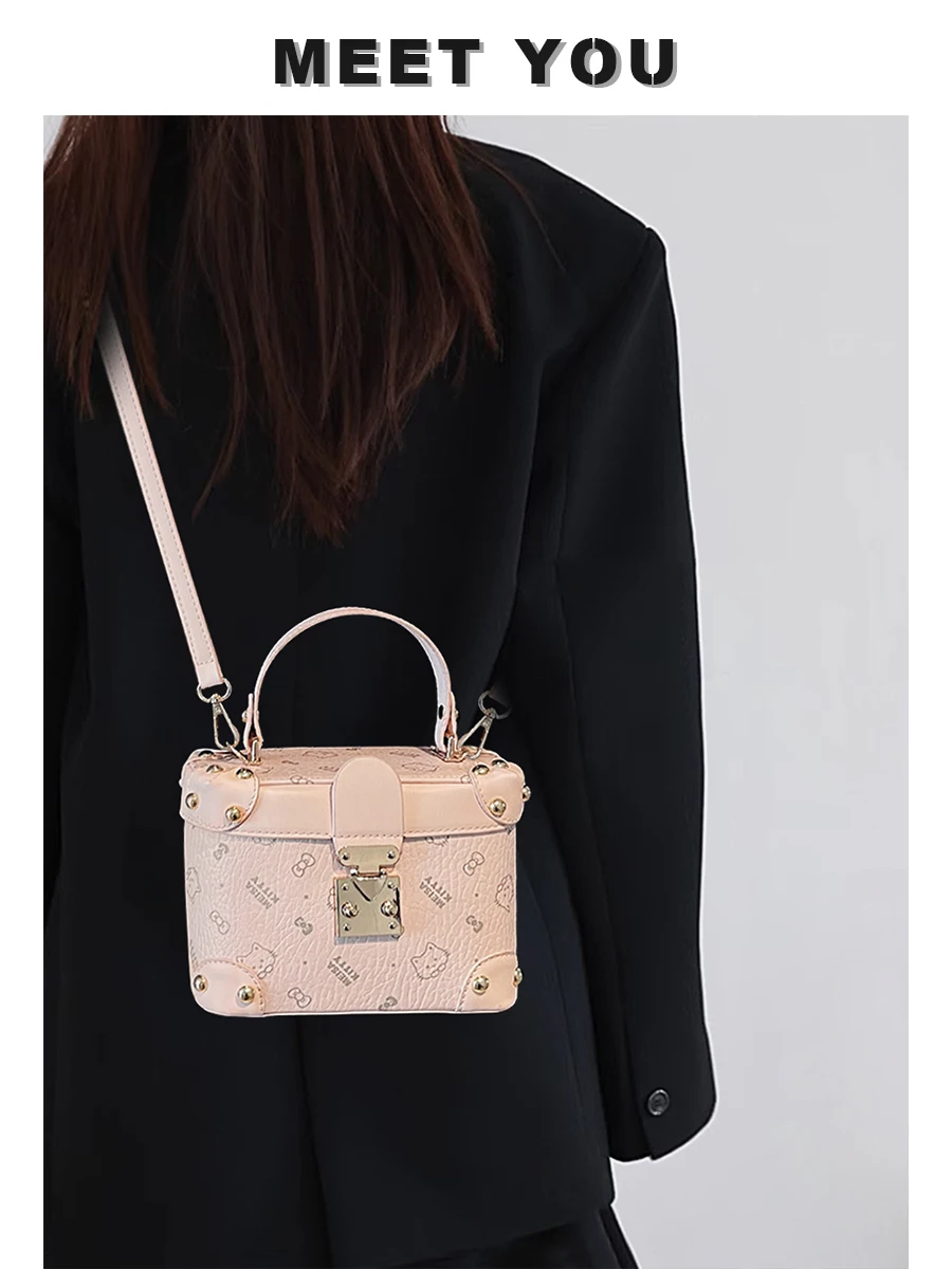 Luxury high-end designer bag spring 2025 new women's bag fashion all-match shoulder bag simple diagonal bag commuter box bag
Luxury high-end designer bag spring 2025 new women's bag fashion all-match shoulder bag simple diagonal bag commuter box bag