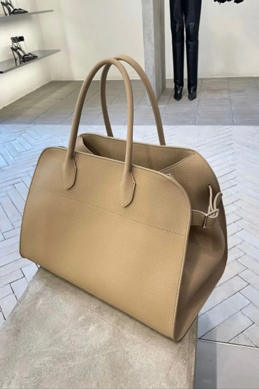 2025SSS Margaux 10/12/15 High Quality Tote Bag Fashion Large Capacity Casual Shoulder Bag Commute Suede Handbag
2025SSS Margaux 10/12/15 High Quality Tote Bag Fashion Large Capacity Casual Shoulder Bag Commute Suede Handbag