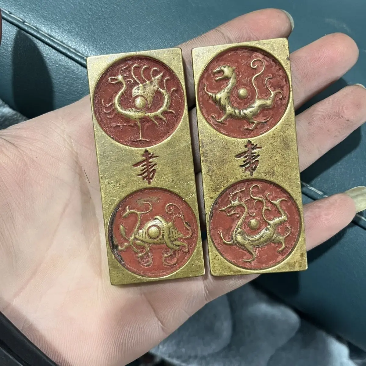 Antique brass cinnabar solid four divine beasts ruler study room calligraphy table nostalgic home copper paperweight ornament
Antique brass cinnabar solid four divine beasts ruler study room calligraphy table nostalgic home copper paperweight ornament