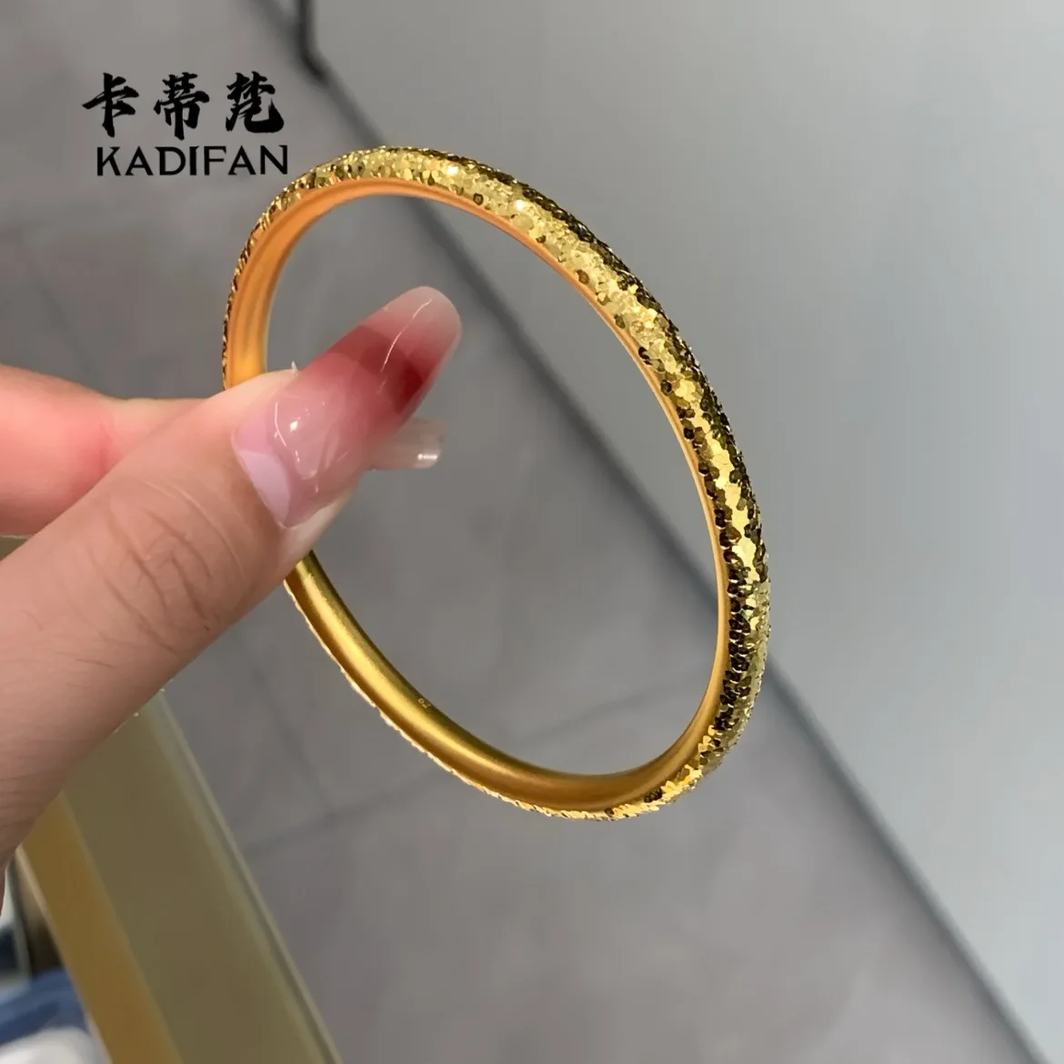 2025 new 9999 24K real gold flashing shattered icebing bracelet for women fashion gold colored ring closed mouth bracelet
2025 new 9999 24K real gold flashing shattered icebing bracelet for women fashion gold colored ring closed mouth bracelet