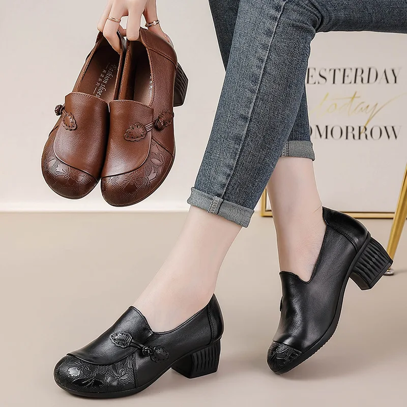 2025 Carving Genuine Leather Shoes Women Vintage Block Heel Pumps Round Toe Slip On Chunky Luxury Elegant Shoes Woman Mid Heels
2025 Carving Genuine Leather Shoes Women Vintage Block Heel Pumps Round Toe Slip On Chunky Luxury Elegant Shoes Woman Mid Heels