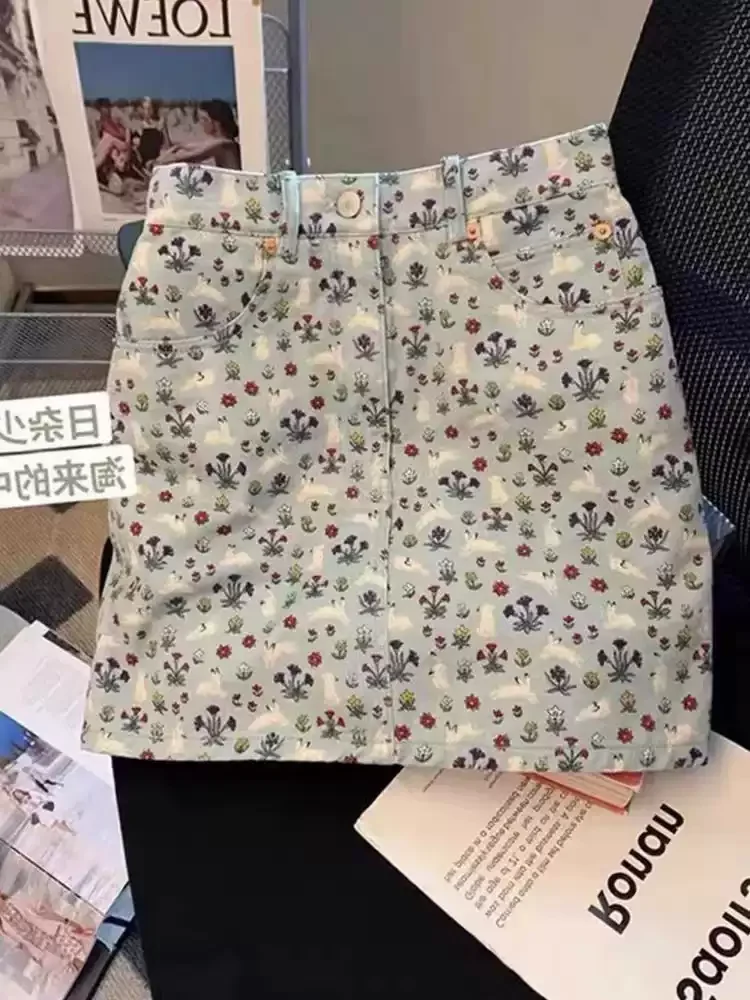 Retro Floral Denim Skirt Women's Summer New High Waisted Slim Fit A-line Short Skirt Cool Girls High Street Versatile Mini Skirt
Retro Floral Denim Skirt Women's Summer New High Waisted Slim Fit A-line Short Skirt Cool Girls High Street Versatile Mini Skirt