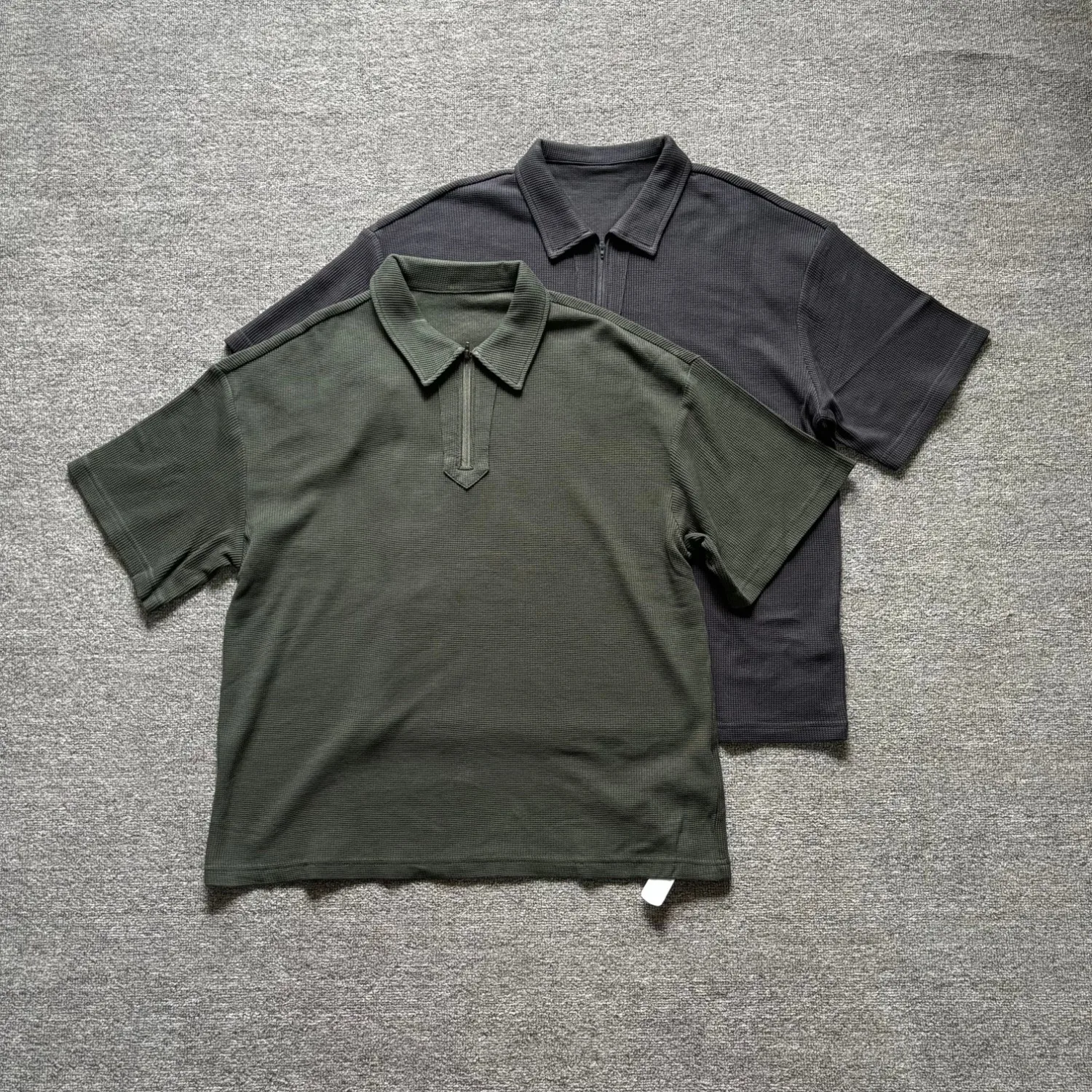 Summer waffle POLO shirt men's half-zip lapel short-sleeved T-shirt loose casual large size top
Summer waffle POLO shirt men's half-zip lapel short-sleeved T-shirt loose casual large size top