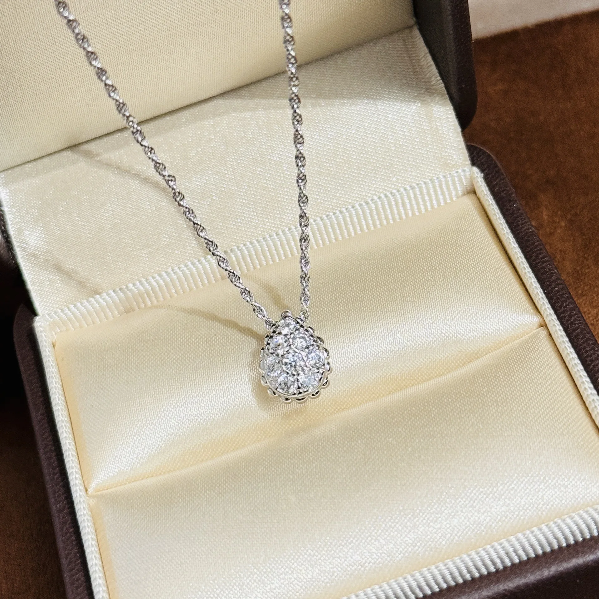 2025 New S925 Water Drop Necklace Mini Earrings Personalized Exquisite Luxury High end Retro Daily Jewelry Party Birthday Gift
2025 New S925 Water Drop Necklace Mini Earrings Personalized Exquisite Luxury High end Retro Daily Jewelry Party Birthday Gift
