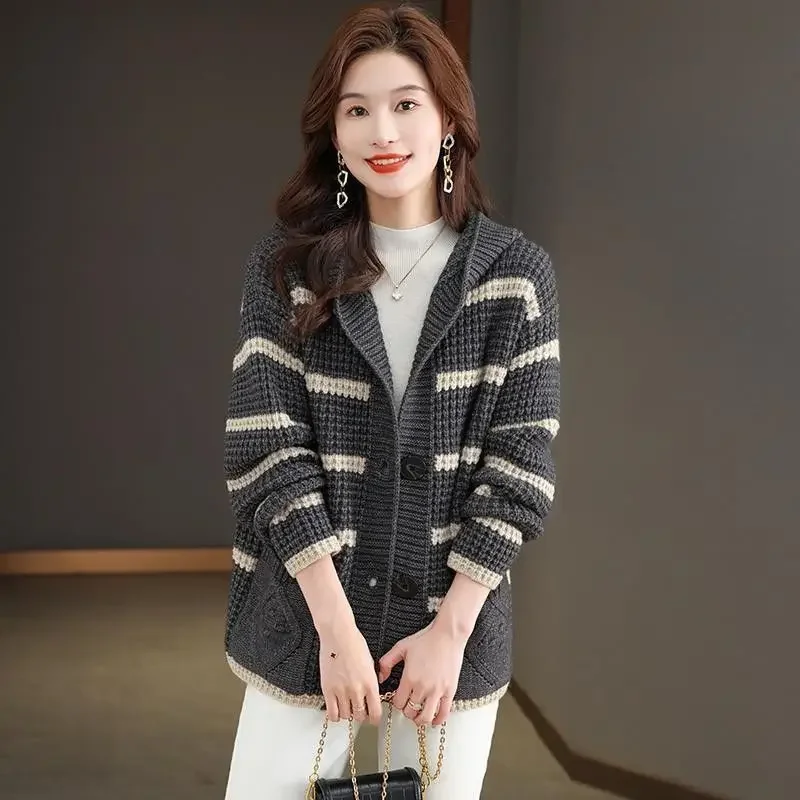 Retro Fashion Striped Hooded Sweater Jacket for Women's Autumn and Winter New Style Loose Knit Cardigan Outer Top E4567
Retro Fashion Striped Hooded Sweater Jacket for Women's Autumn and Winter New Style Loose Knit Cardigan Outer Top E4567