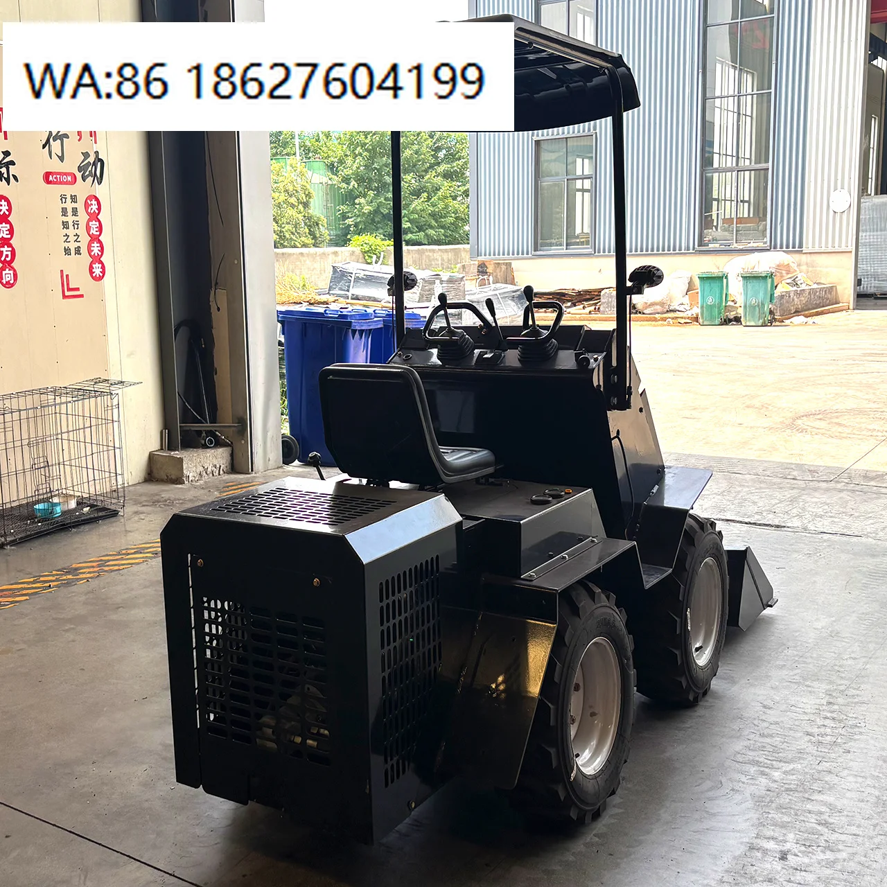 1 Ton Mini Skid Steer Loader Multifunctional Earthmoving Snow Cleaning Construction Machinery
1 Ton Mini Skid Steer Loader Multifunctional Earthmoving Snow Cleaning Construction Machinery