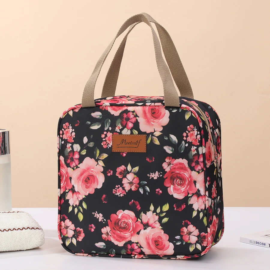 New large-capacity travel bag, a lightweight tote bag for women's outings, and a simple handbag
New large-capacity travel bag, a lightweight tote bag for women's outings, and a simple handbag