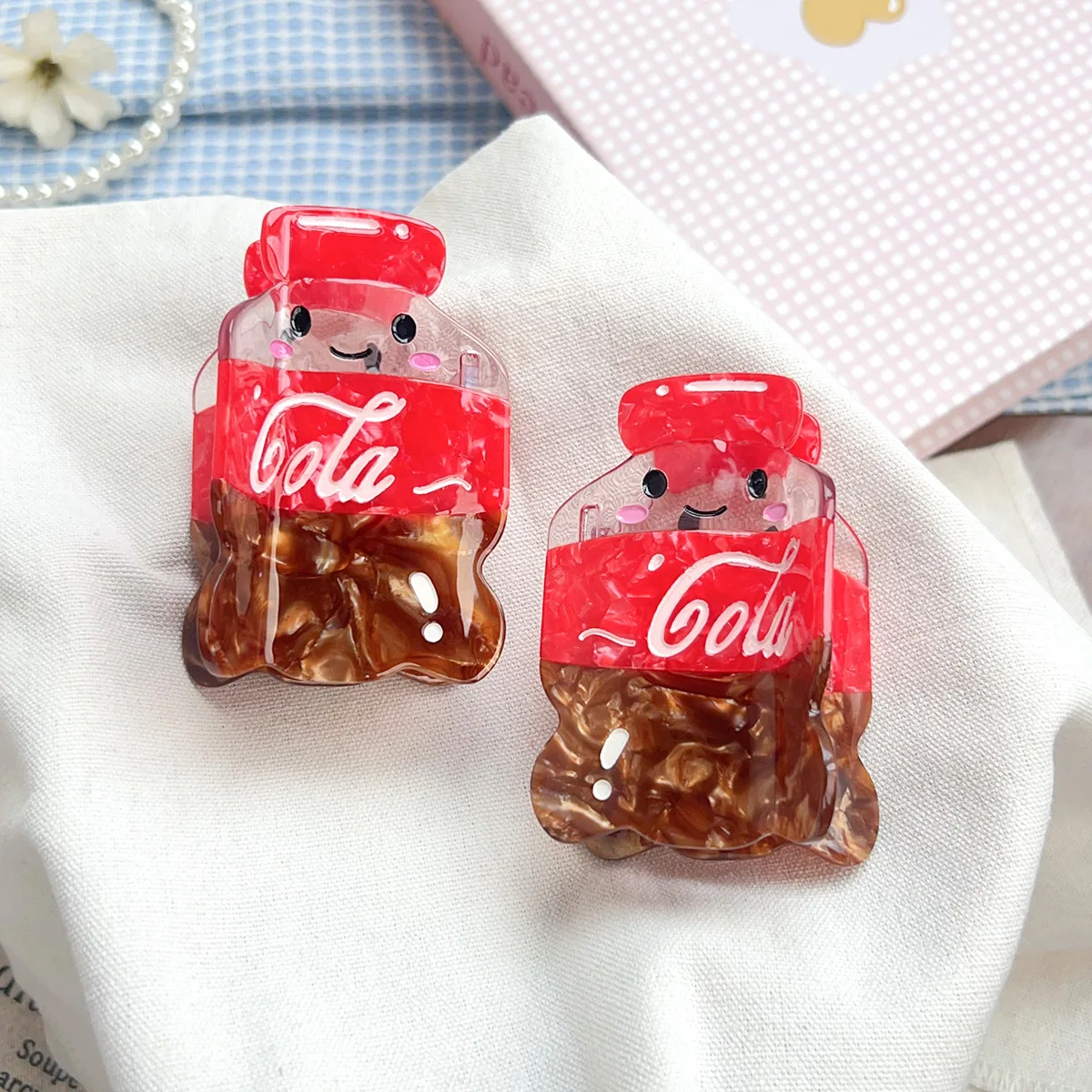 New Creative Cartoon Coke Bottle Clip Hairpin Cute Shark Clip Back of The Head High-grade Acetic Acid Clip for Children
New Creative Cartoon Coke Bottle Clip Hairpin Cute Shark Clip Back of The Head High-grade Acetic Acid Clip for Children