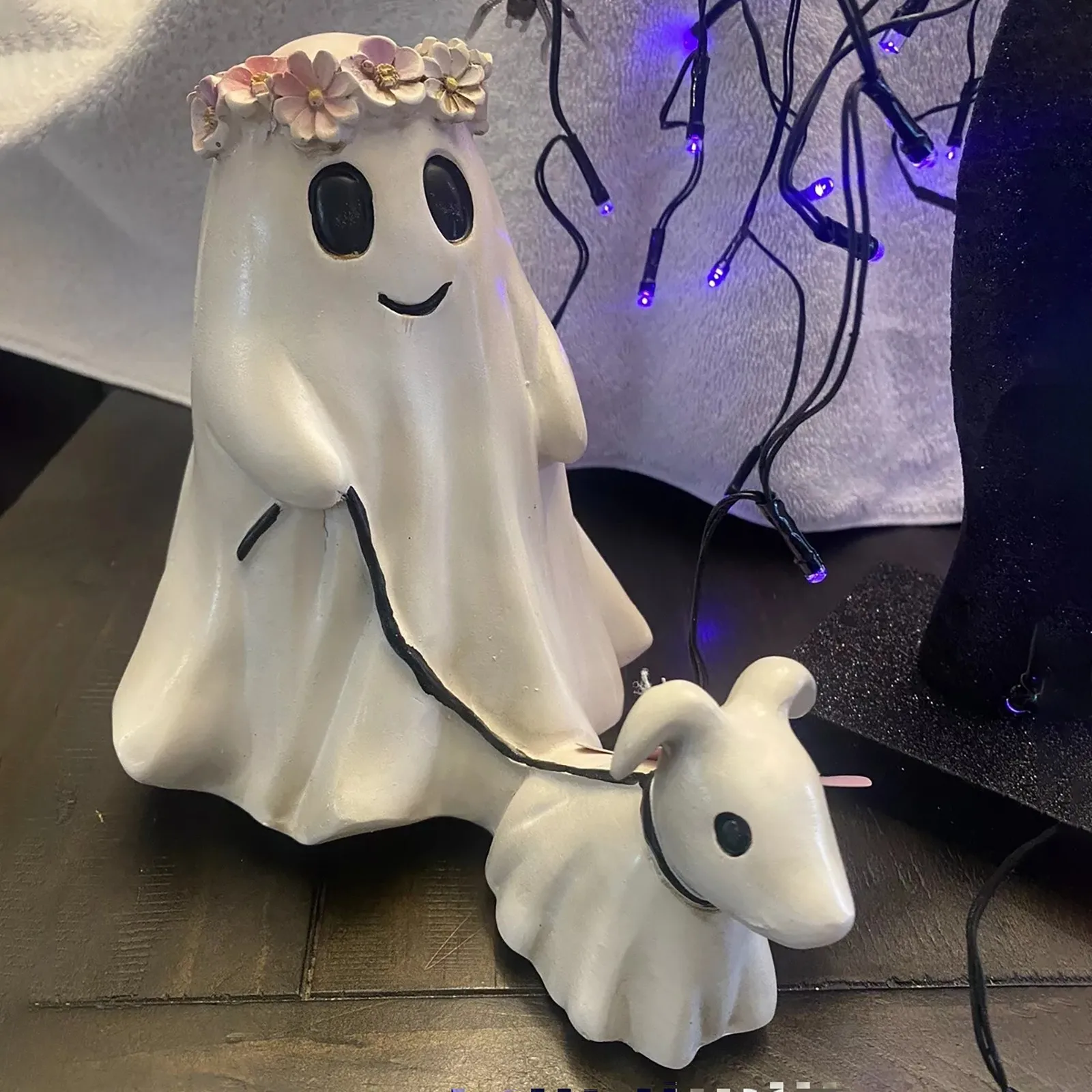 Ghost Walking Dog Statue Halloween Home Tabletop Decorations Halloween Spooky Ghost Dog Halloween Figurine
Ghost Walking Dog Statue Halloween Home Tabletop Decorations Halloween Spooky Ghost Dog Halloween Figurine