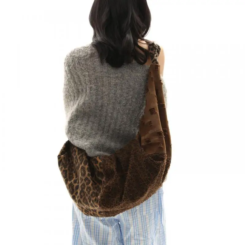 Original Sexy Leopard Print Large Capacity Women Bag With Personalized High-end Feel Spliced Color Blocking Crossbody Bag Trendy
Original Sexy Leopard Print Large Capacity Women Bag With Personalized High-end Feel Spliced Color Blocking Crossbody Bag Trendy