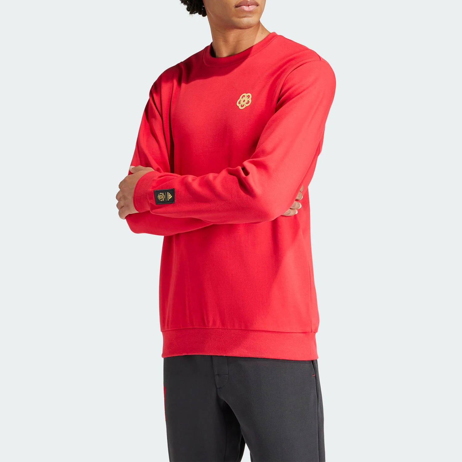 Оригинальная новая мужская спортивная толстовка с круглым вырезом Adidas серии IW9306
Оригинальная новая мужская спортивная толстовка с круглым вырезом Adidas серии IW9306